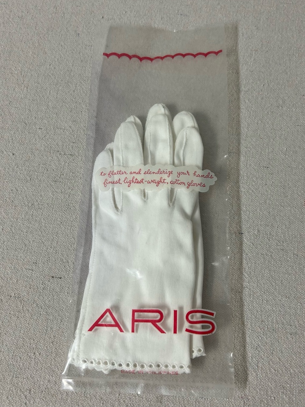Vintage Aris Gloves Women’s 6.5 White 100% Cotton Embroidered Wrist Length